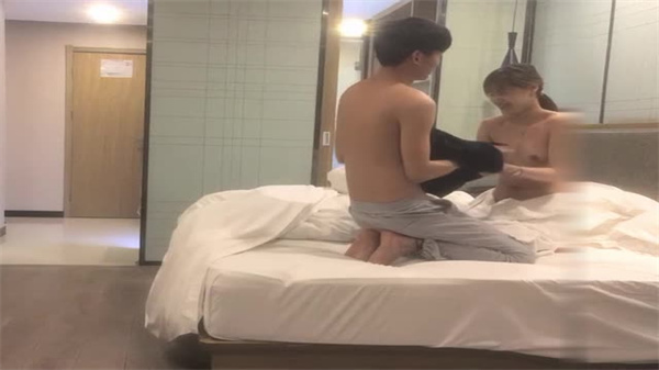 约炮达人玩腻良家妇女？饥渴难耐换新口味，专搞骚浪尤物！